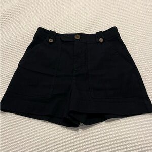 Maeve ”Colette” short. Size 6.